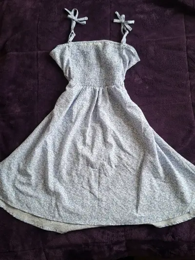 Vestido veraniego con tirantes ajustables - miniatura 2