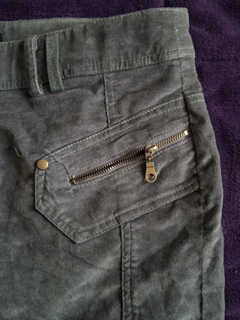 Pantalones capri Mystic grises con bolsillos - 5
