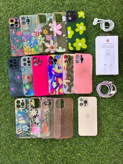 iPhone 13 Pro Max con cargador original, 16 carcas - miniatura 1