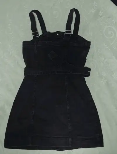 Vestido negro con tirantes y botones - miniatura 2