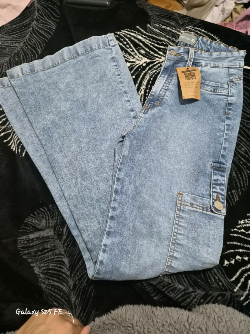 Jeans azul claro de mezclilla para mujer
