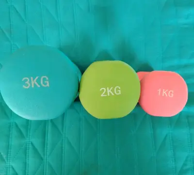 Set de mancuernas de neopreno 12 kg con maletín - miniatura 4