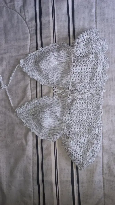 Top de crochet gris hecho a mano - miniatura 1