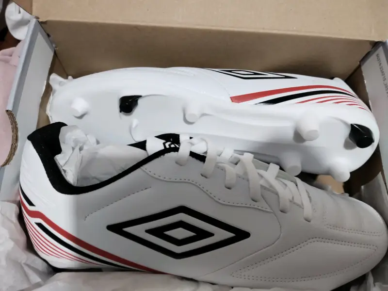 Zapatillas de fútbol Umbro blancas nuevas - 2