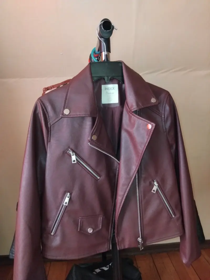 Chaqueta biker de cuero sintético burdeos