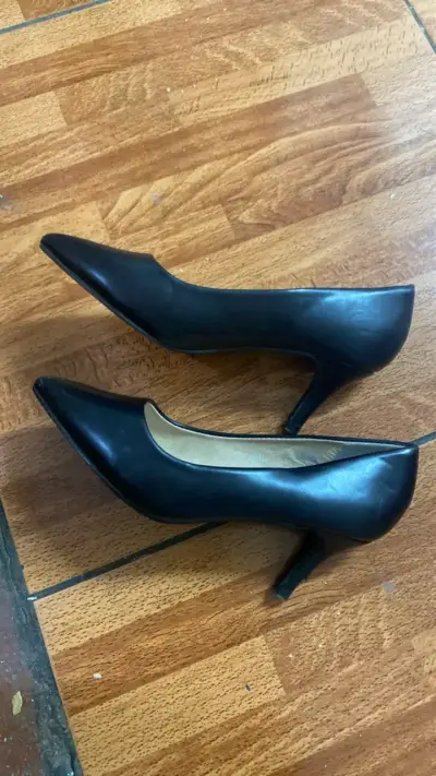 Zapatos de tacón negros elegantes - miniatura 3