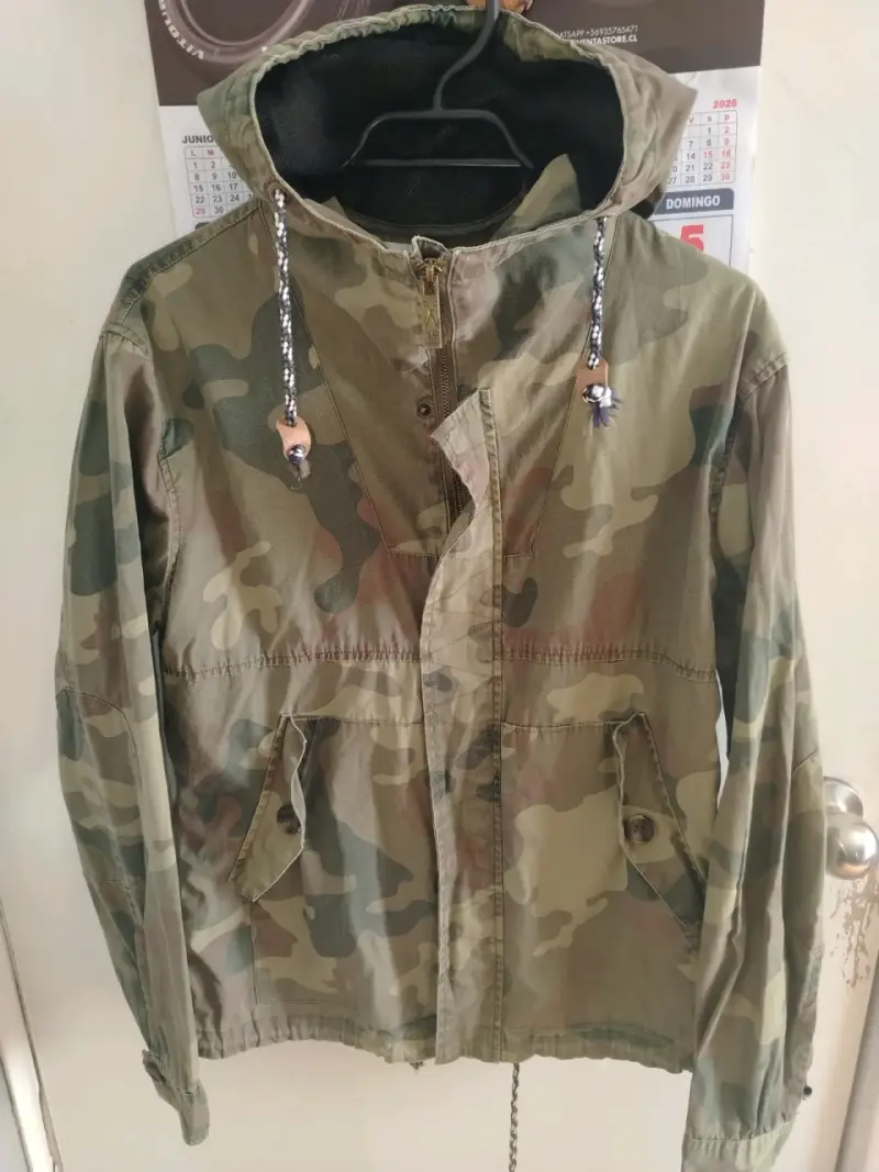 Chaqueta camuflada con capucha para hombre - 1