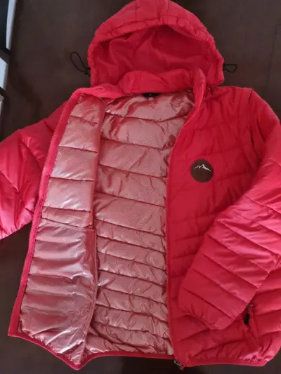 Chaqueta acolchada roja con capucha para hombre - miniatura 2