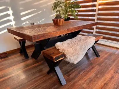 Mesa de comedor rústica de madera maciza - miniatura 1