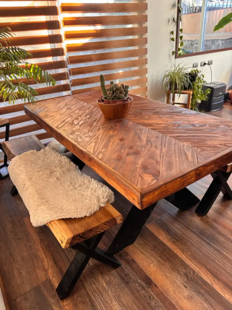Mesa de comedor rústica de madera maciza - 2