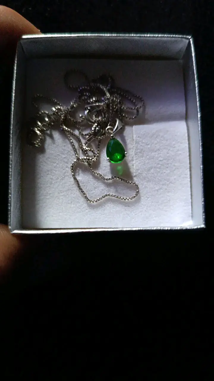 Collar con colgante de plata y de esmeralda verde - 2