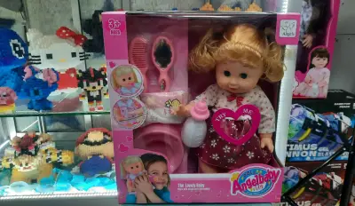 Muñeca interactiva Angel Baby con accesorios - miniatura 1