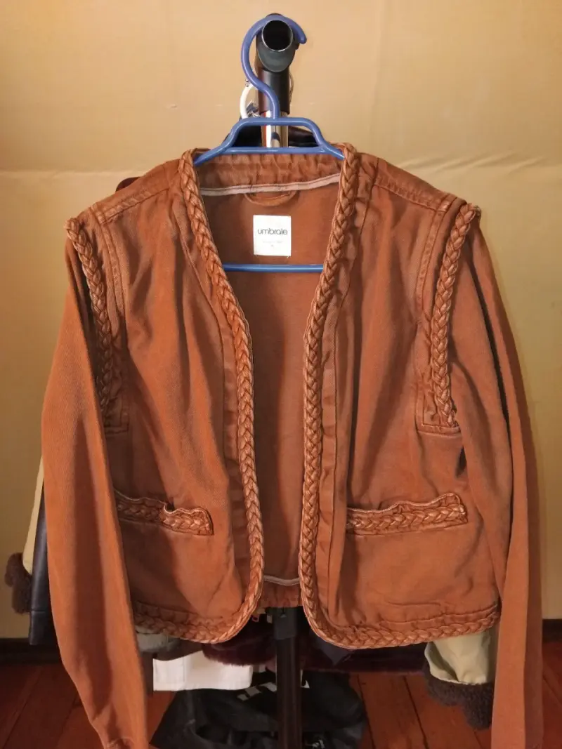 Chaqueta marrón Umbrale con trenzas