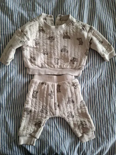 Conjunto de bebé con estampado de ositos - miniatura 1