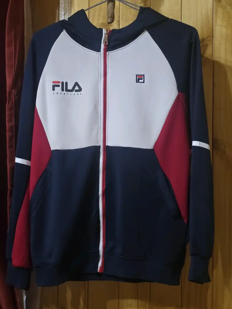 Chaqueta deportiva Fila tricolor con capucha