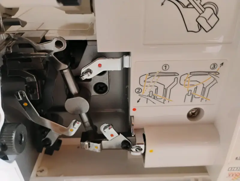 Máquina overlock Singer 14SH754 - 3