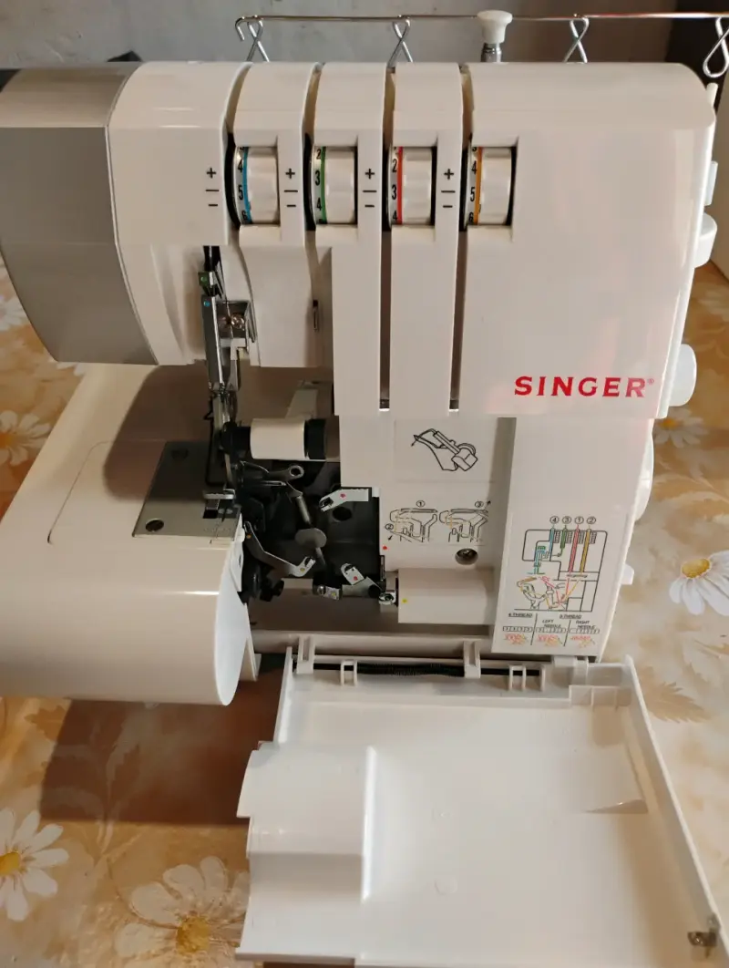 Máquina overlock Singer 14SH754 - 5