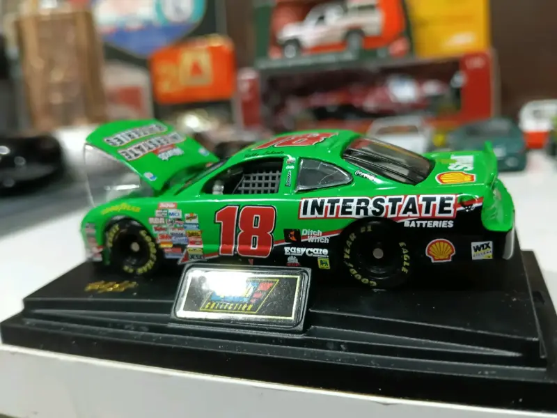 Modelo a escala auto NASCAR Interstate Batteries - 1