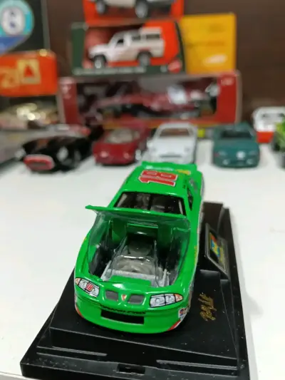 Modelo a escala auto NASCAR Interstate Batteries - miniatura 2
