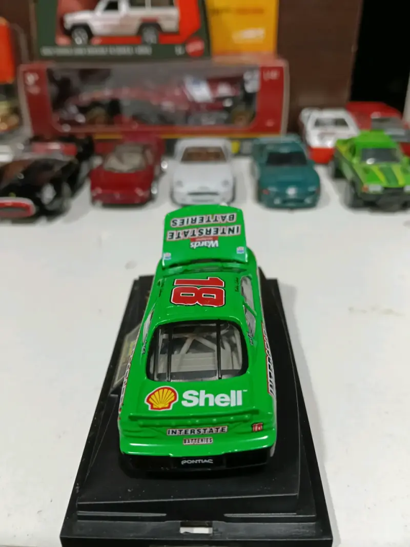 Modelo a escala auto NASCAR Interstate Batteries - 4
