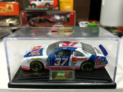 Auto de colección Revell NASCAR #37 - miniatura 1