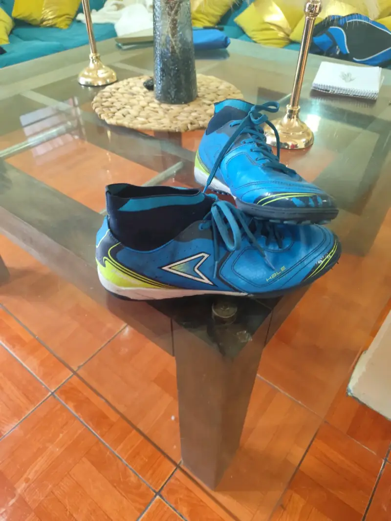 Zapatillas deportivas azules para fútbol sala