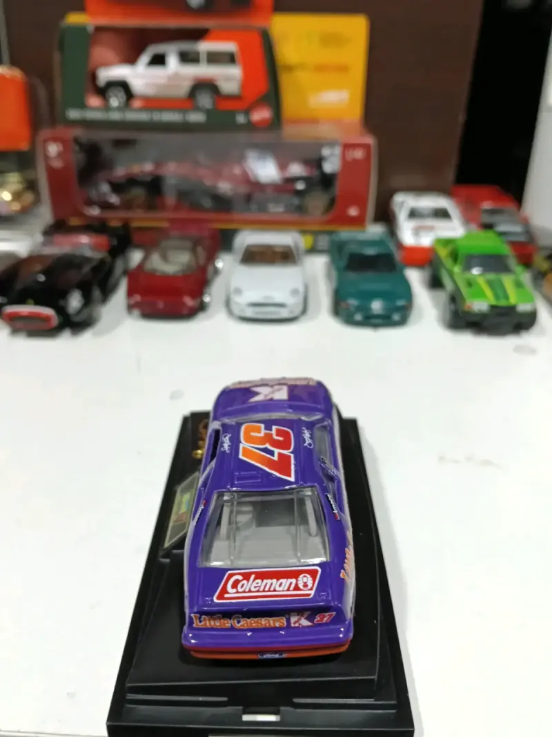 Auto de colección Revell NASCAR #37 - 4