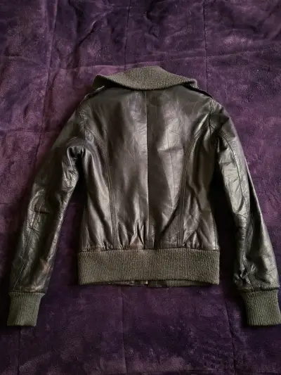 Chaqueta de cuero morada para mujer - miniatura 2