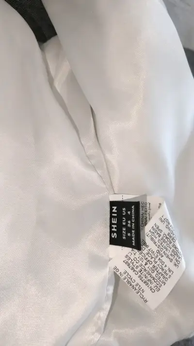 Chaleco acolchado blanco sin mangas - miniatura 5