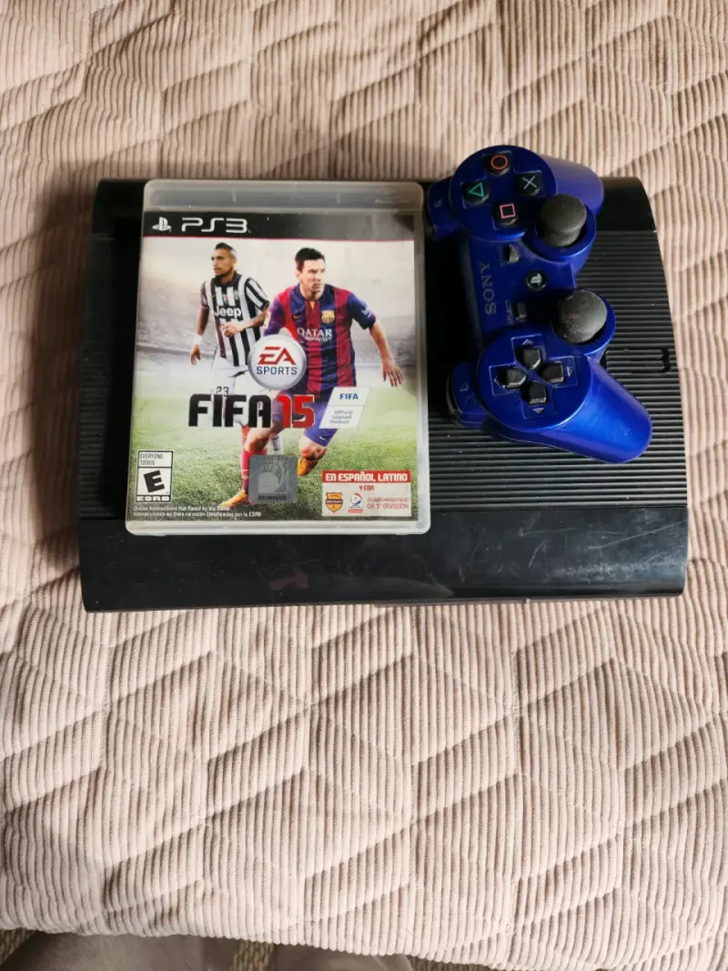 Consola PS3 con control y FIFA 15