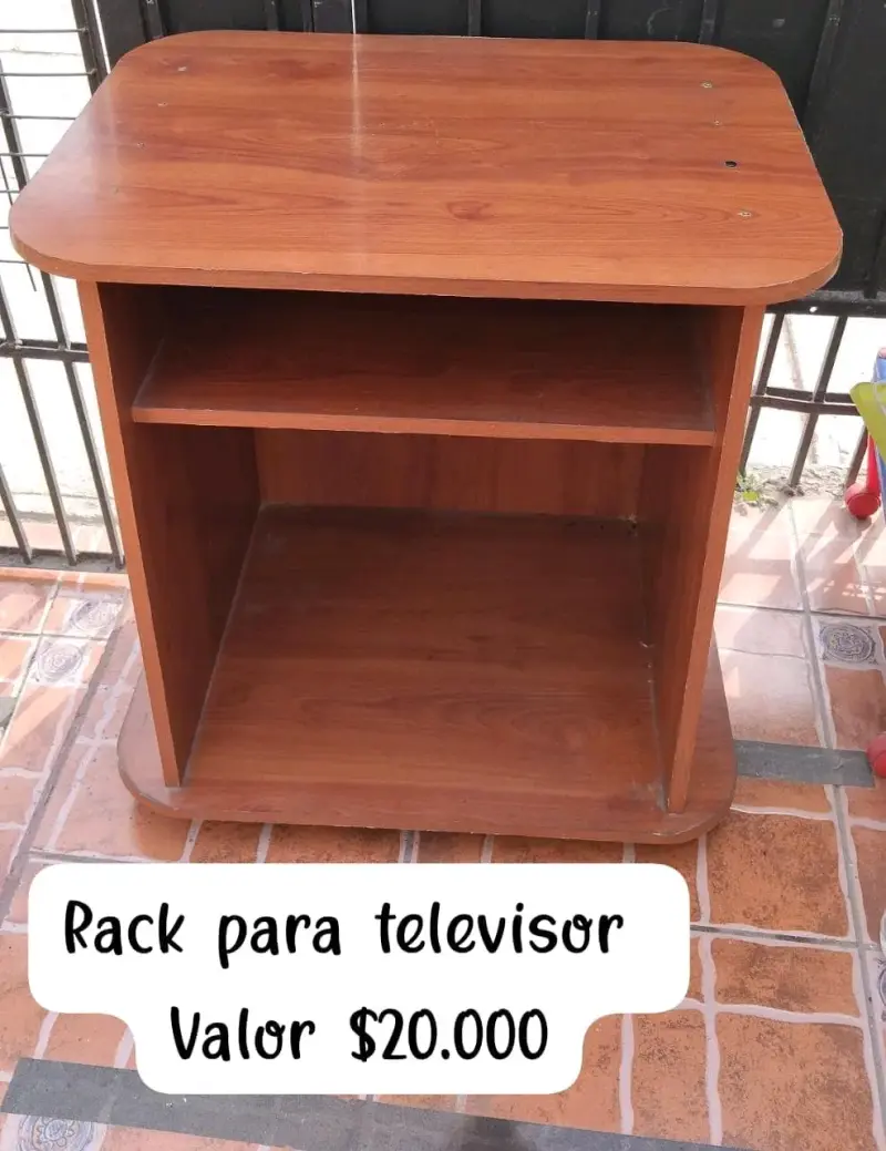 Rack para televisor de madera