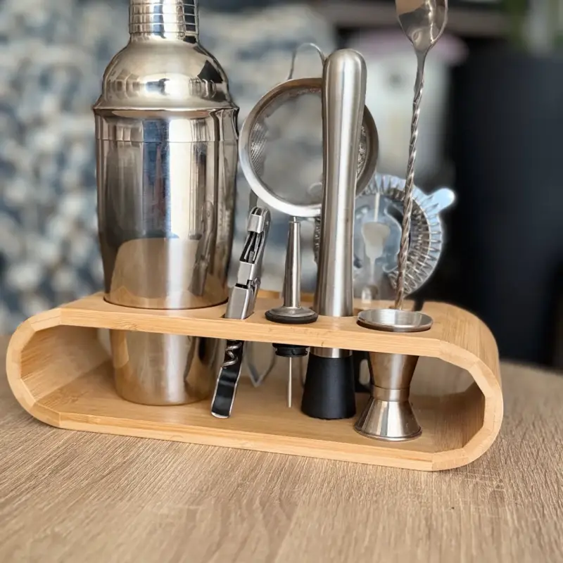 Set de coctelería de acero inoxidable con base de madera - 3