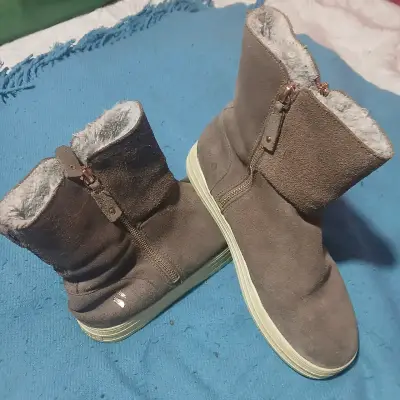 Botas de gamuza con forro polar marrón - miniatura 1