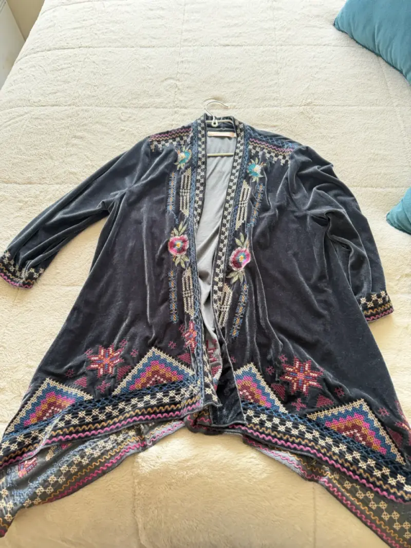 Kimono bordado de terciopelo negro - 1