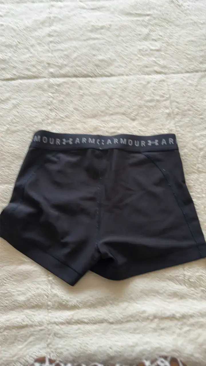Shorts deportivos Under Armour negros - 2
