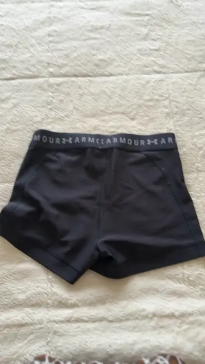Shorts deportivos Under Armour negros - miniatura 2