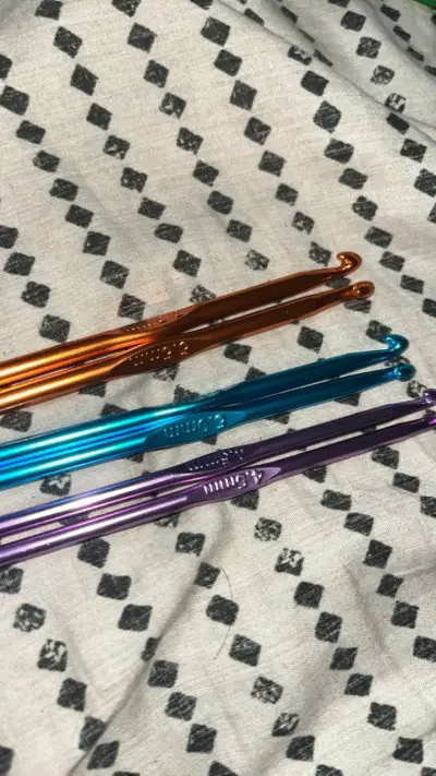 Set de agujas de crochet de aluminio multicolor - miniatura 2