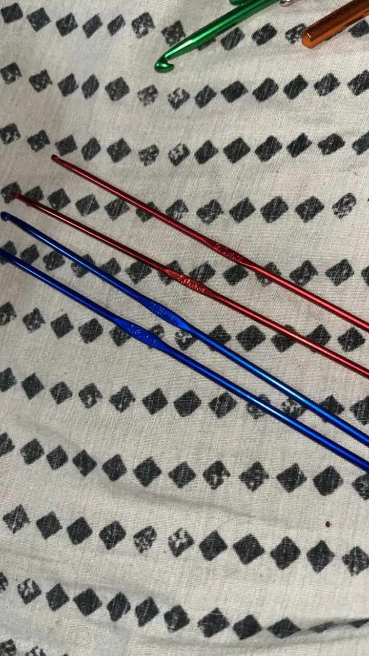 Set de agujas de crochet de aluminio multicolor - 6