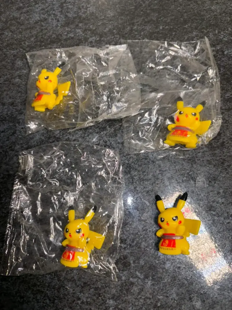 Figura coleccionable de Pikachu importada japo - 2