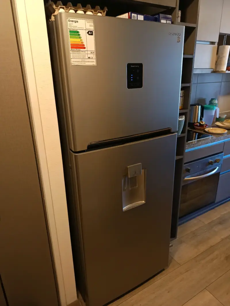 Refrigerador Daewoo con dispensador de agua