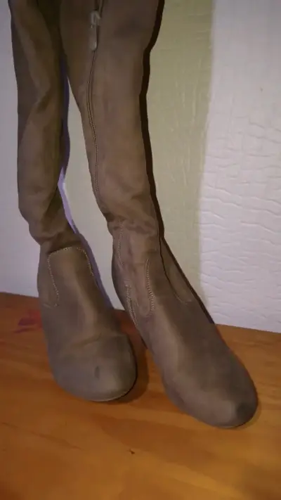 Botas altas de gamuza marrón con tacón - miniatura 3