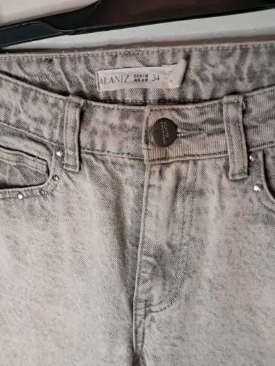 Jeans grises con tachas para mujer - miniatura 4