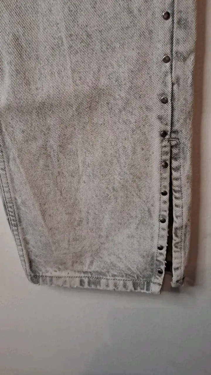 Jeans grises con tachas para mujer - 6