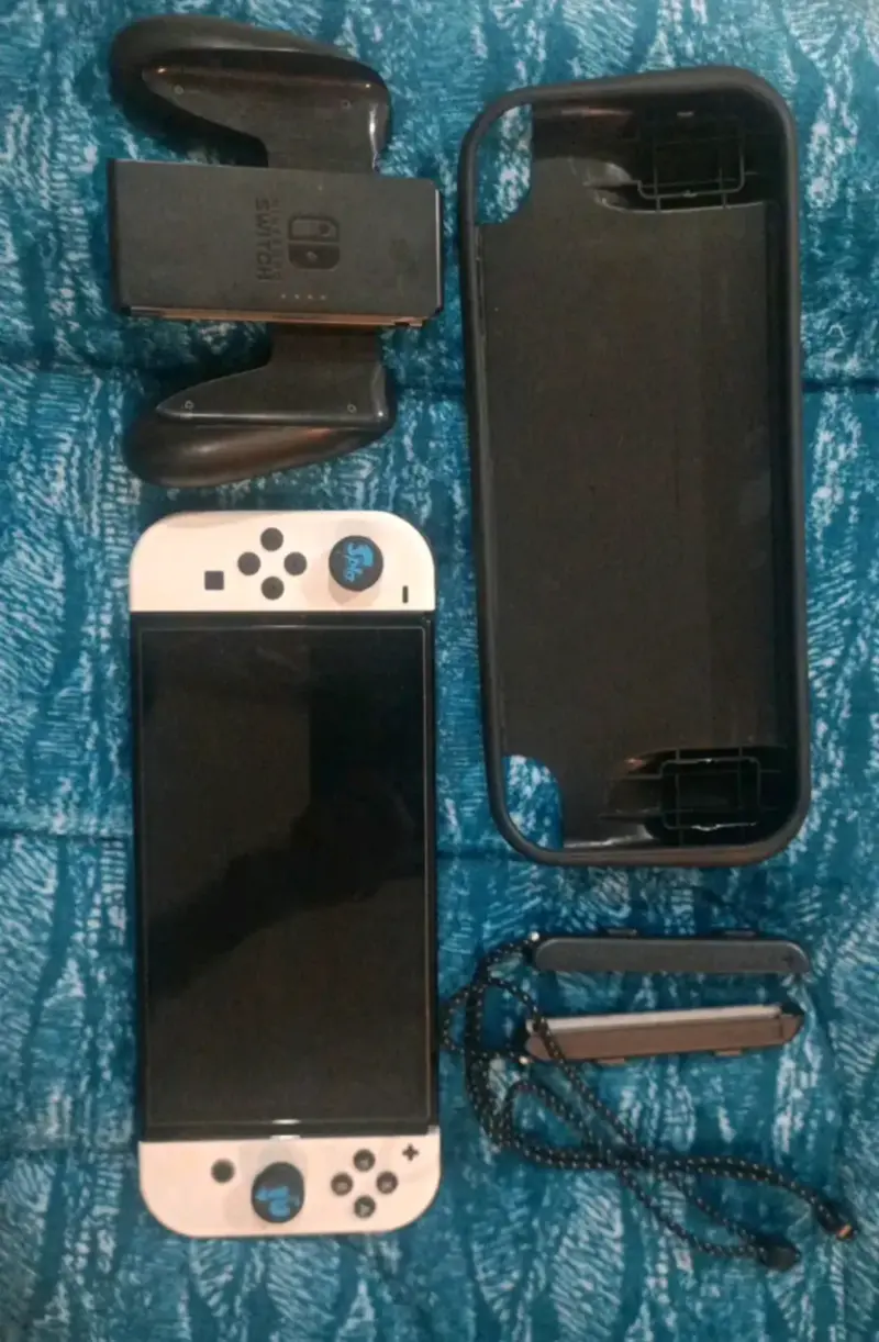 Consola portátil Nintendo Switch con accesorios