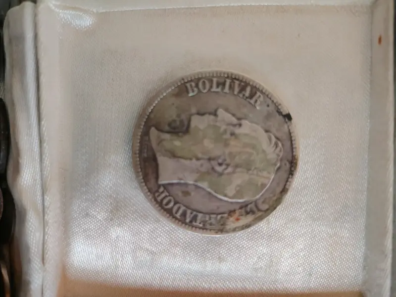 Moneda antigua de Bolívar en plata - 1