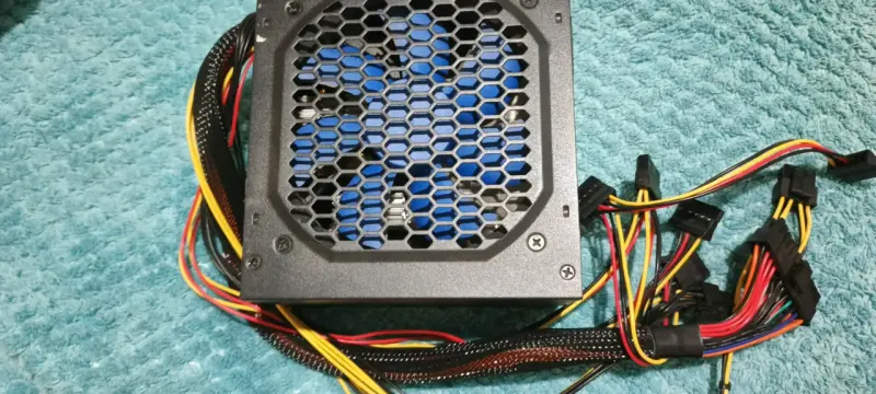 Fuente de poder ATX-750W para PC - 2
