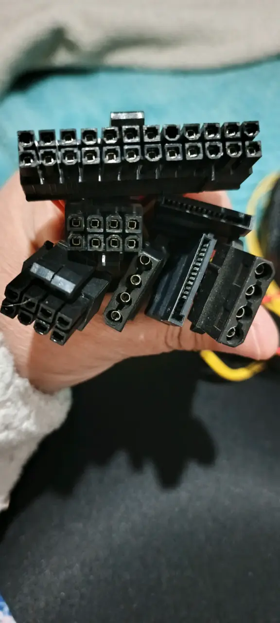 Fuente de poder ATX-750W para PC - 4