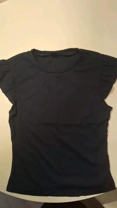 Polera azul marina con mangas fruncidas - miniatura 1