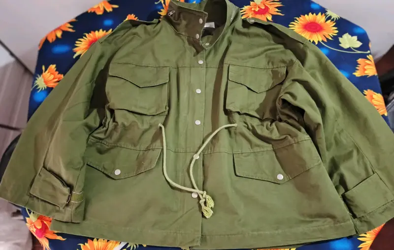 Chaqueta verde militar con bolsillos - 1