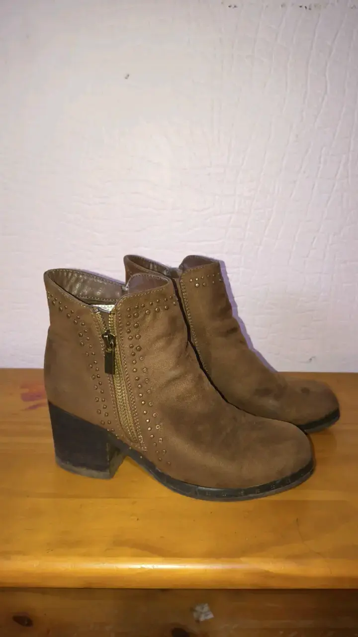 Botines de cuero marrón con tachas - 2